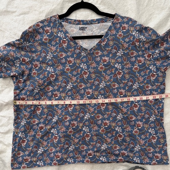 Lands' End Blue and Brown Floral V-Neck Tee - Picture 5 of 6